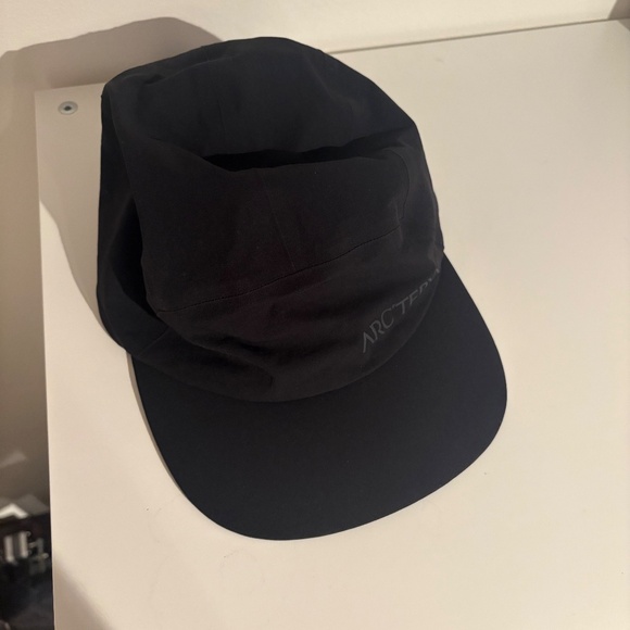 Arc’teryx Paltz 5 Panel Cap Black Adjustable one size NEW - Picture 2 of 5